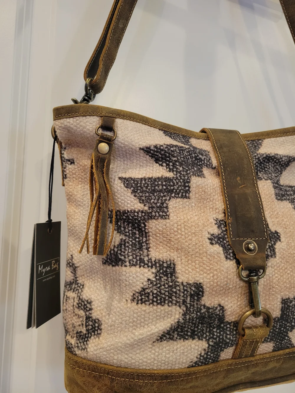 Myra Bag NWT Boho Aztec Canvas Shoulder Bag in Beige and Brown - Picture 6 of 6